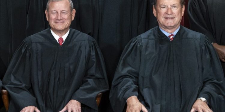 Democrats press Chief Justice Roberts to address ethics at Supreme Court
