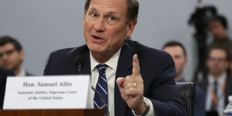 House Democrats call on Justice Alito to recuse after flag controversy