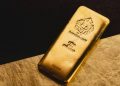 Gold Steady at $2,295.7/oz Amid U.S. Rate Fears
