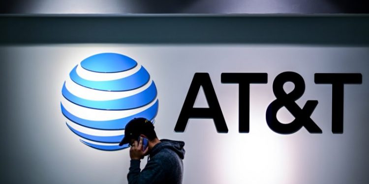 AT&T, other phone companies sued over stolen nude images could face liability after court ruling