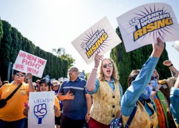 Disneyland workers reach tentative deal with company, averting strike