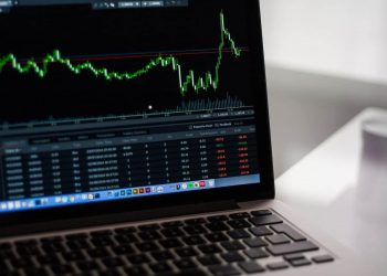 FTSE 350: Top Risers and Fallers