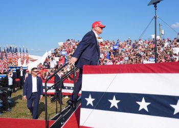 Trump team complained they were not told of suspicious-person reports before shooting