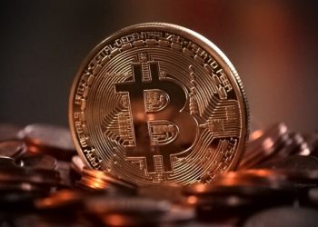 After five months the price of bitcoin is below 54000$ again