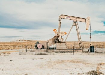 Oil and natural gas: Oil is back below the $83.00 level