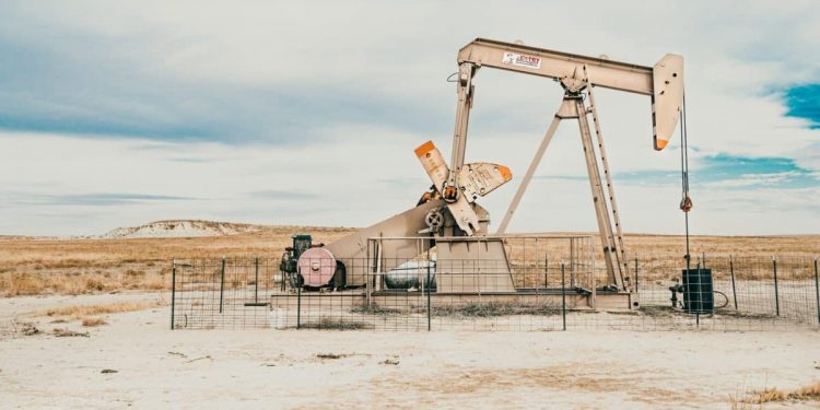 Oil and natural gas: Oil falls to new July low on Friday