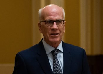 Peter Welch becomes first senator to call for Biden to step aside
