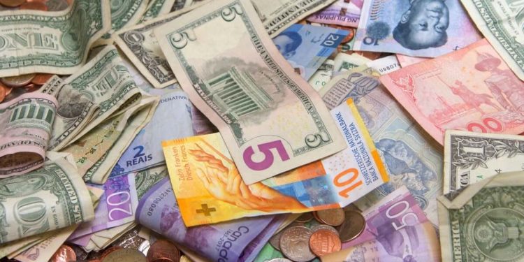 USDCHF and USDJPY: USDCHF fails to hold above 0.9000