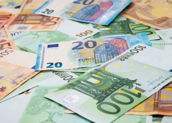 The Euro index rises, while the Yen index falls to a new low