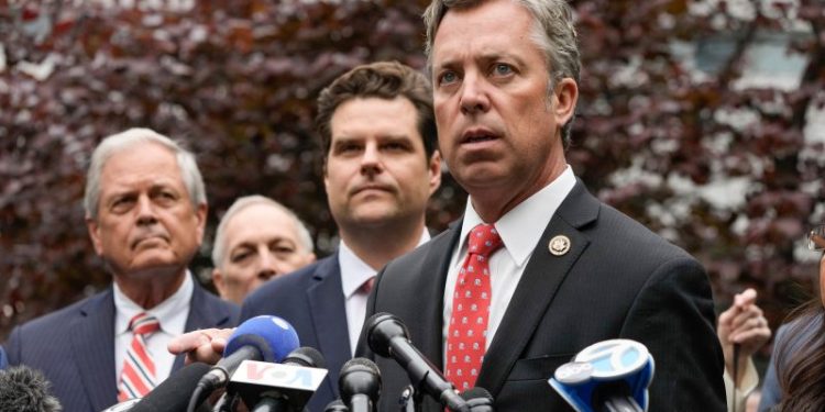 Tennessee voters head to the polls to pick nominees for Senate, House seats