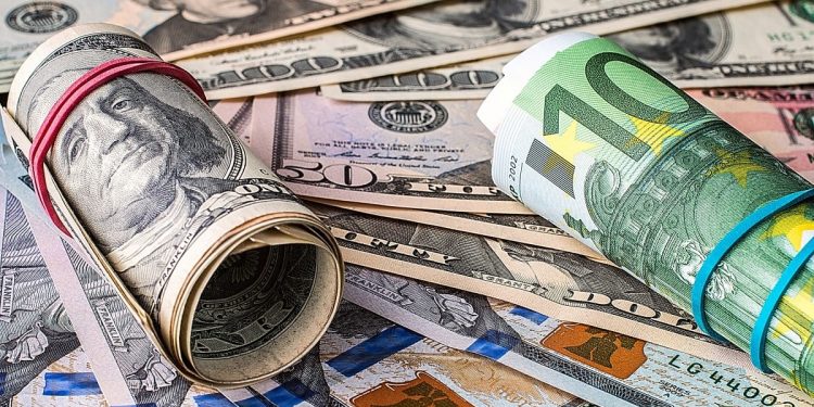 EURUSD and GBPUSD: GBPUSD climbs to a new August high