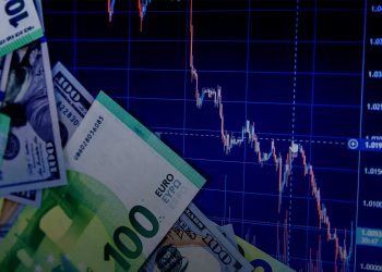 EURUSD and GBPUSD: GBPUSD under pressure to stay bullish