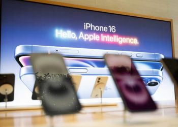 As Apple enters AI race, iPhone maker turns to its army of developers for an edge