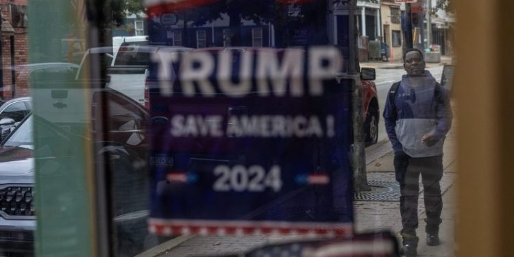 Trump turns to immigration as closing appeal as edge on economy fades