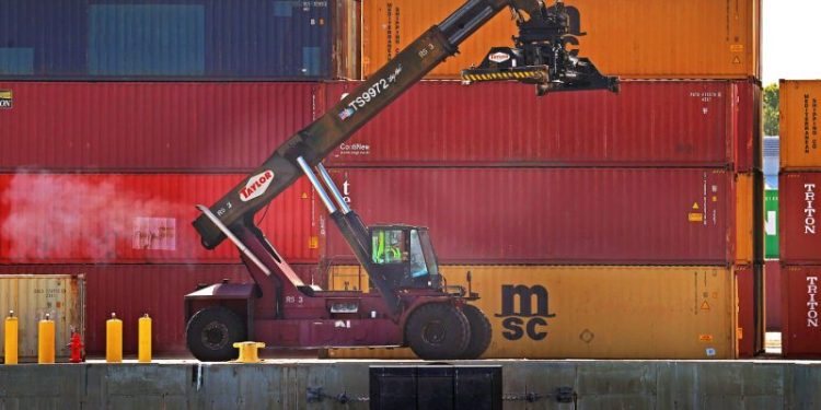 Dockworkers union, port companies reach tentative 6-year deal