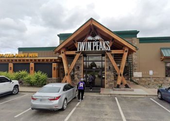 Sports bar chain Twin Peaks is going public. These restaurant companies are the next to watch.