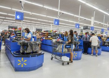 Walmart is getting a bump from a surprising cohort: Wealthier shoppers