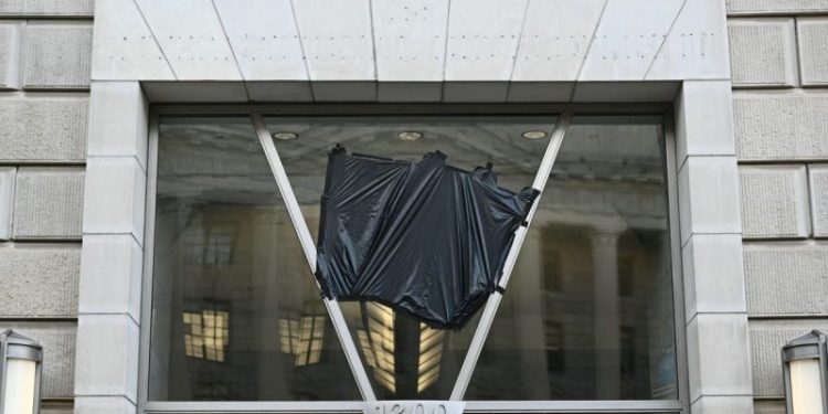 USAID instructions for fired employees gives them 15 minutes to gather belongings from shuttered DC building