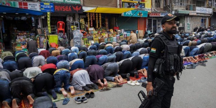 Pakistan warns of a ‘nuclear flashpoint,’ urges Trump to step in amid rising tensions with India over Kashmir