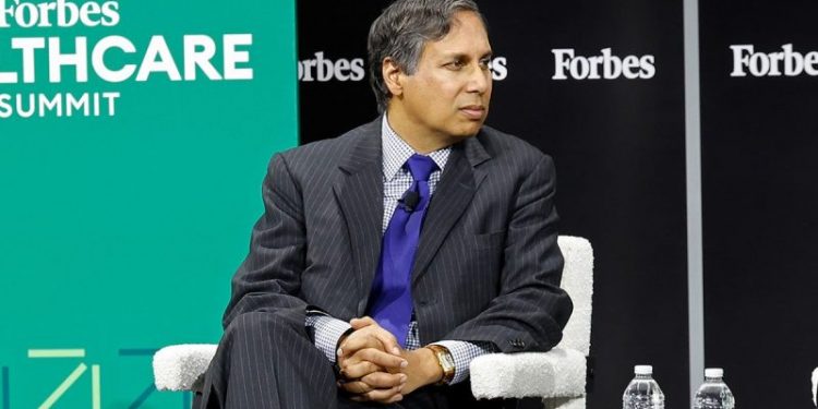 ‘Both sides are wrong’: Longtime Obamacare critic says GOP is mistaken in shutdown struggle