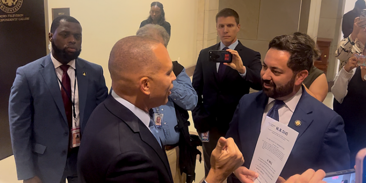 Screaming match erupts between Hakeem Jeffries, Mike Lawler as government shutdown chaos continues