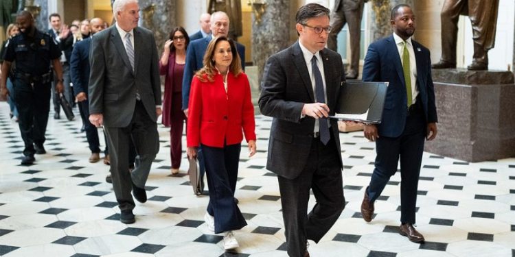 House gears up to take Senate’s government shutdown deal with rare Sunday meeting