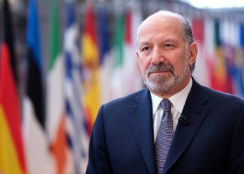 Trump Commerce Secretary Howard Lutnick to appear for House Epstein probe, Comer says