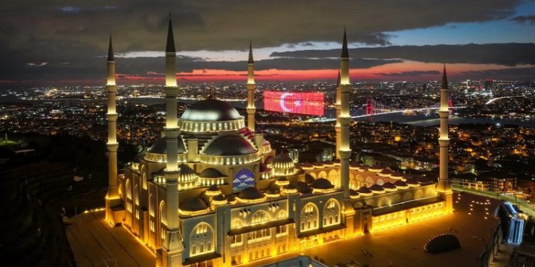 NATO defenses shoot down Iranian missile fired toward Turkey, defense ministry says